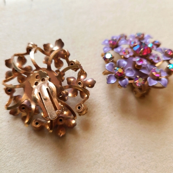 Vintage Floral Enamel & Rhinestone 60s Clip On Earrings - Picture 3 of 5